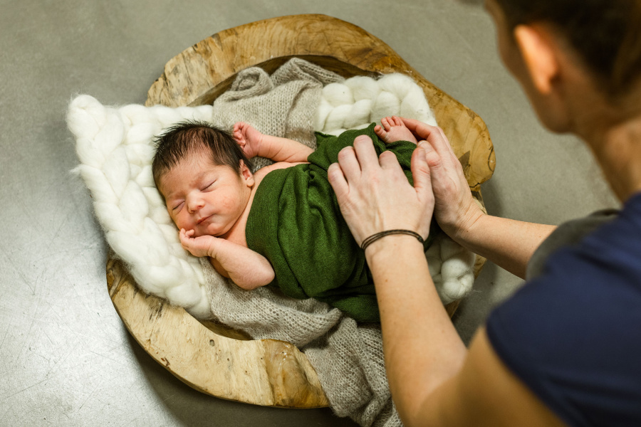 Neugeborenenshooting im Studio