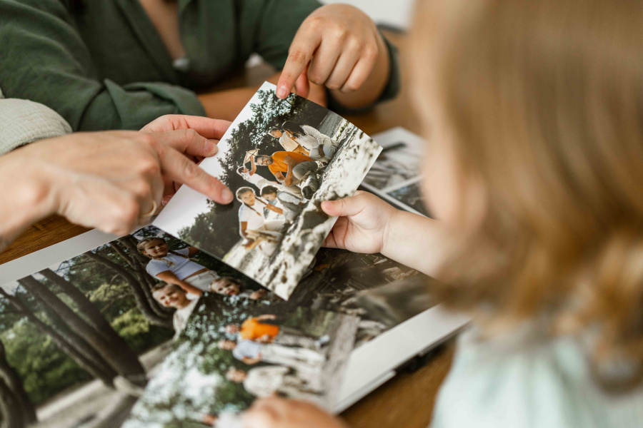 Bereit für Fotos, die deine Familie genauso zeigen wie sie sich am wohlsten fühlt?